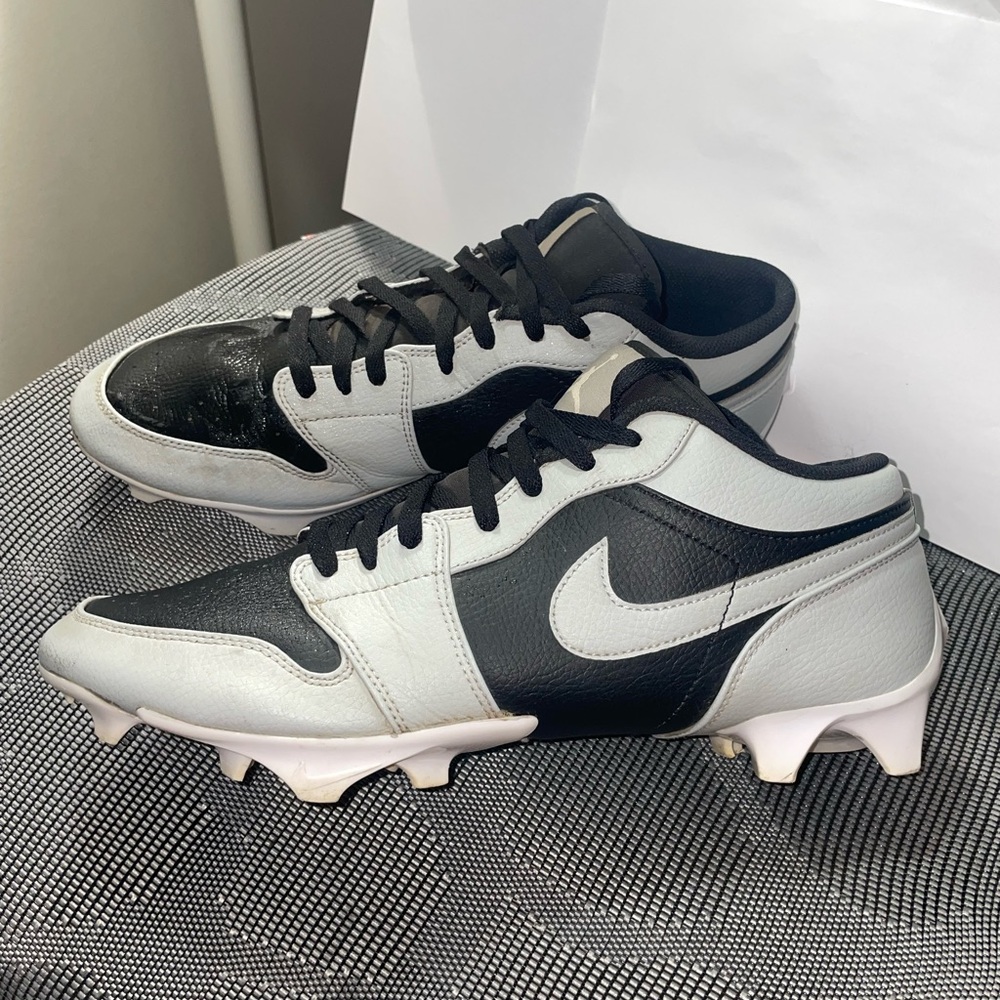 Men's Jordan 1 Vapor Edge
Football Cleats